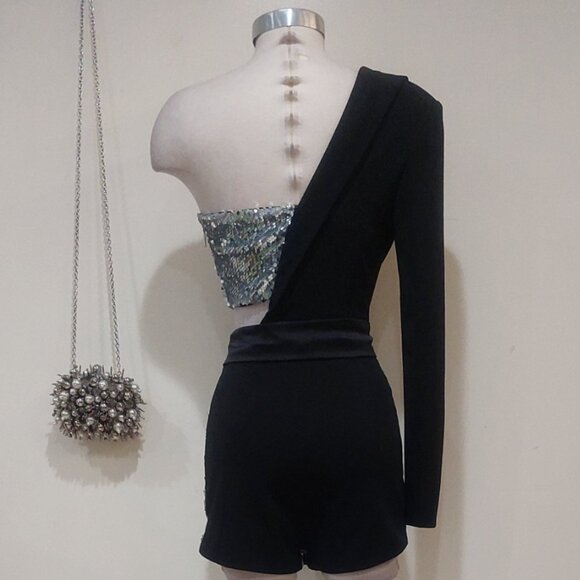 💥SEXY GLAM!💥One Sleeve Tuxedo Romper in Black & Silver Sequin - Picture 12 of 16